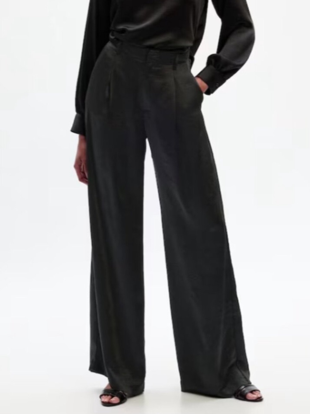 ✅ Gap black satin like pleated front pants size 4 T